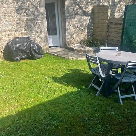 La Petite Maison De Kerguiniou Glomel Bagian luar foto