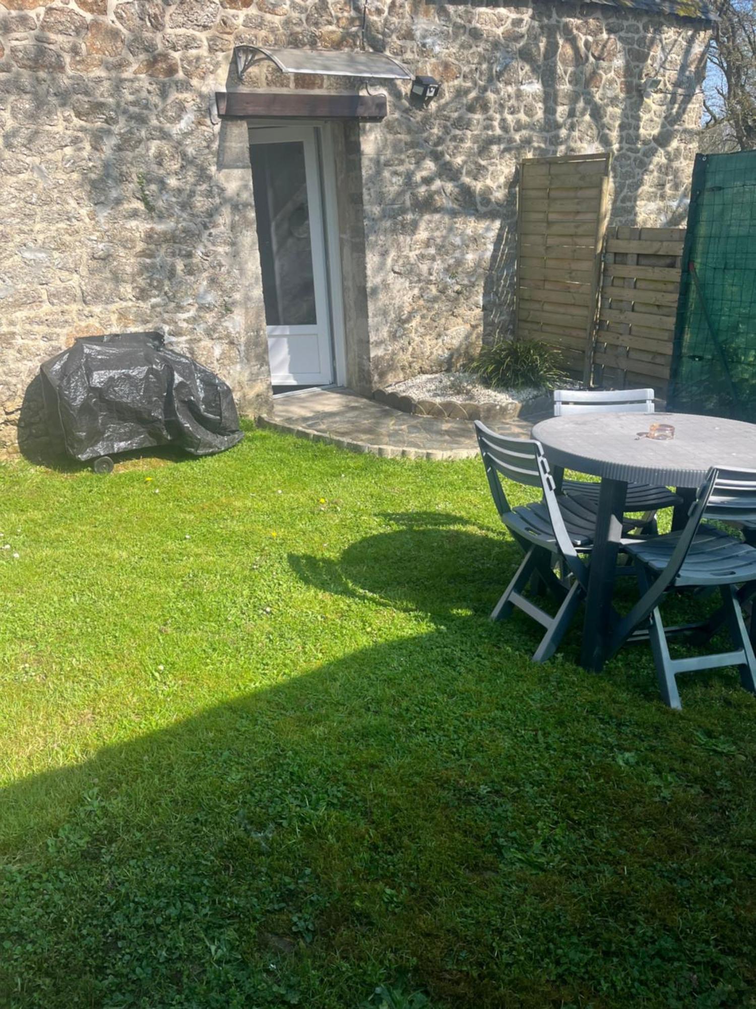La Petite Maison De Kerguiniou Glomel Bagian luar foto